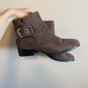 Le Chateau ankle boots
